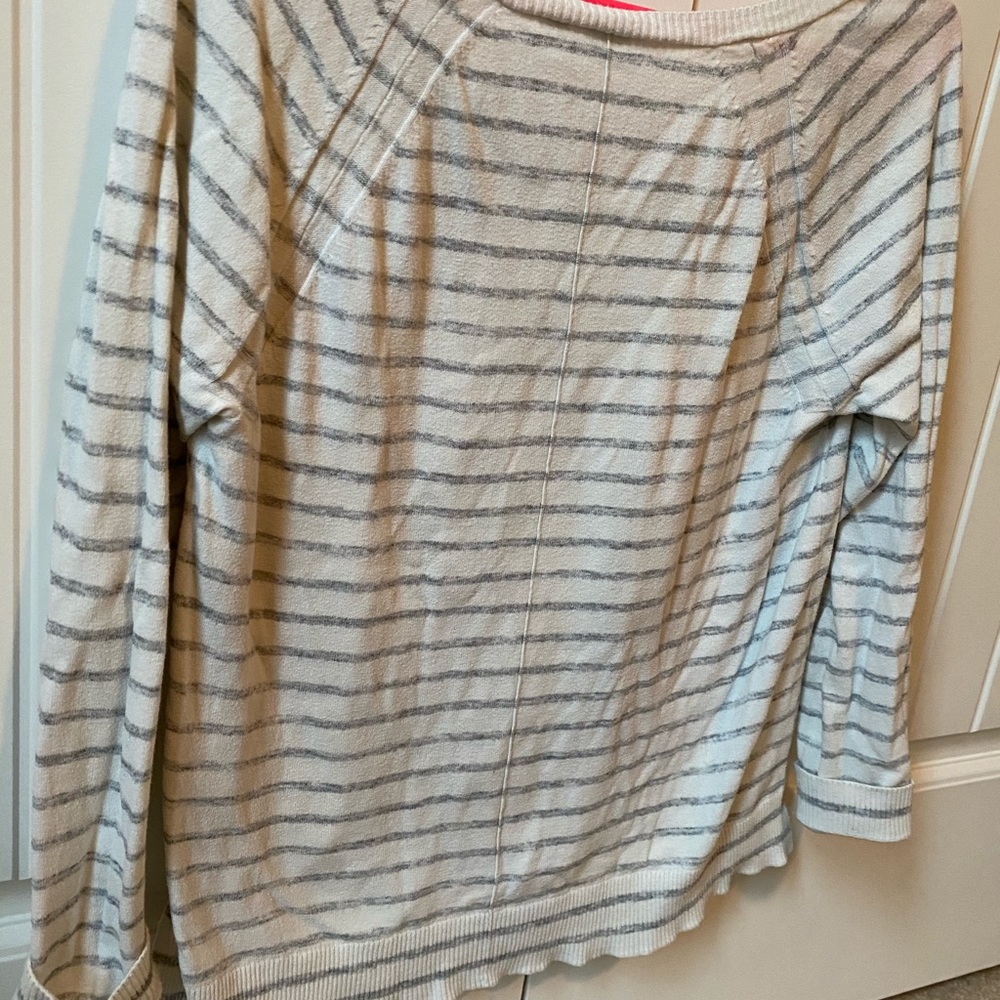 Light weight sweater